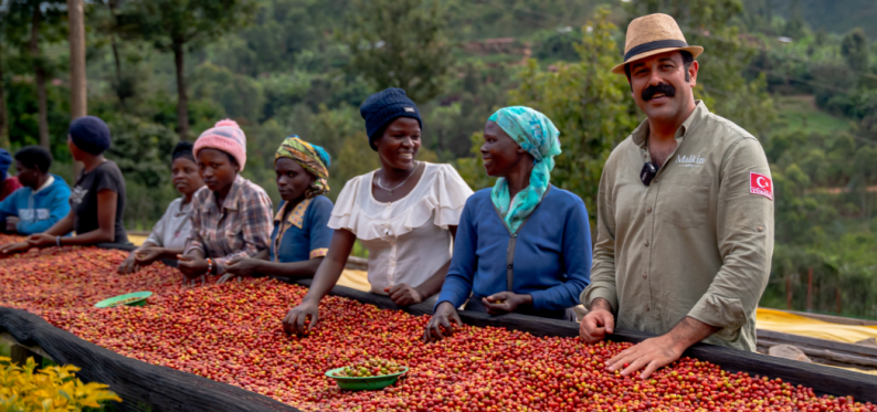 Malkins Coffee’den Kolombiya Kahve Belgeseli: Kolombiya’nın Yeşil Vadilerinden Türkiye’ye Malkins Coffee’den Kolombiya Kahve Belgeseli: Kolombiya’nın Yeşil Vadilerinden Türkiye’ye
