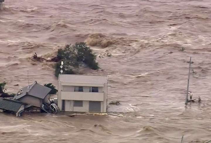 Japonya’da Sel, 100 Bin’den Kişi Evsiz Kaldı